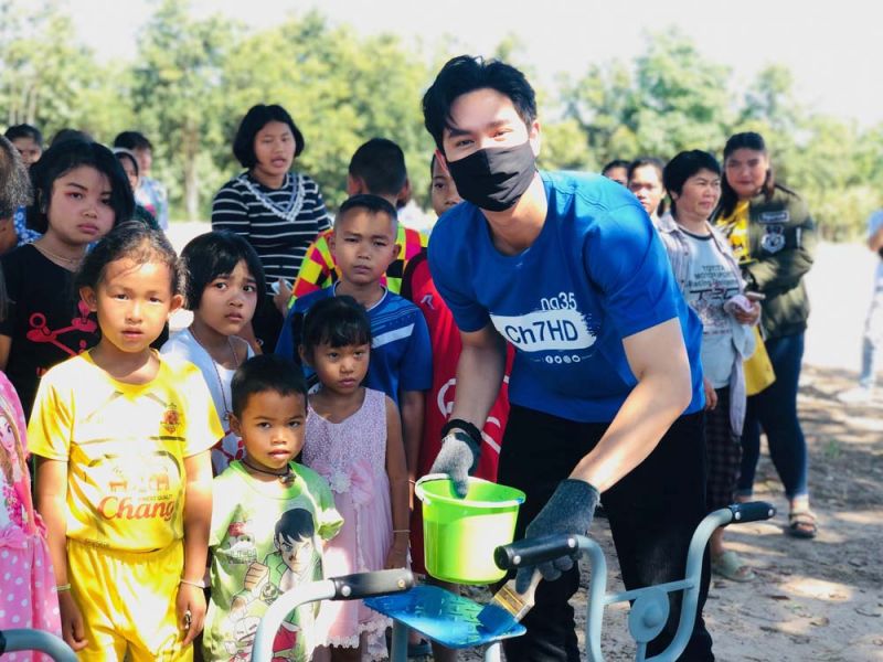 'โดนัท ภัทรพลฒ์'ลงพื้นที่เตรียมห้องสมุดช่อง 7HD เพื่อน้อง  ที่ โรงเรียนตำรวจตระเวนชายแดนฯ (บ้านห้วยกระแสน) จ.อำนาจเจริญ