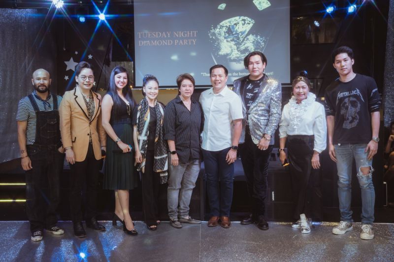 เอ็กซ์พรีเรียนซ์ แชร์ริ่ง เอ็กซ์คลูชีฟ ปาร์ตี้เฉพาะกิจของเหล่าเซเลปชื่อดัง