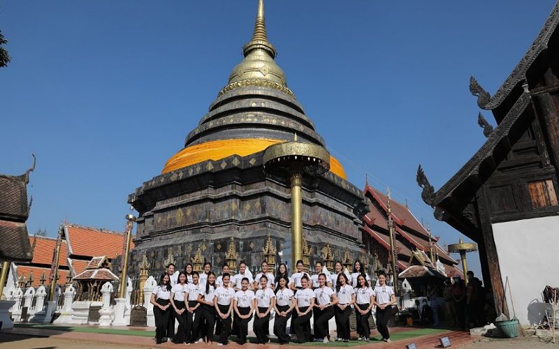 30 สาวงามนางสาวไทย ทำกิจกรรมเก็บตัวชมเหมืองแม่เมาะ-ไหว้พระธาตุลำปางหลวง