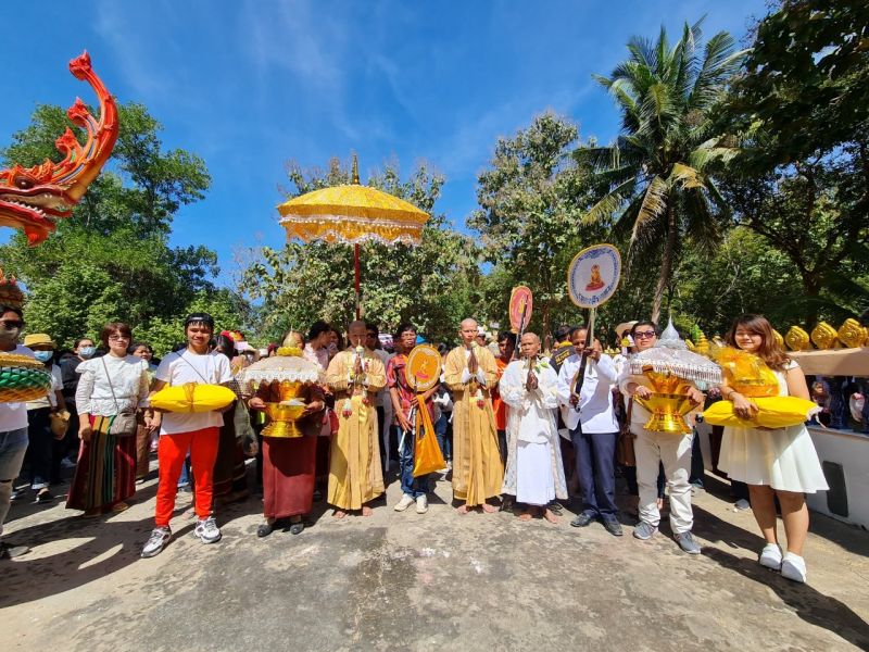 'เน็ค นฤพล'ถือฤกษ์ดีย่างเข้า 25 ปี บวชแทนคุณบิดา-มารดา
