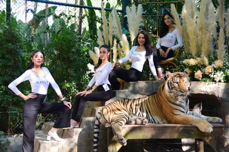 'ผู้เข้าประกวดนางสาวไทย'โชว์รอยยิ้มสดใสกลางสวนดอกไม้ เที่ยวคุ้มเสือเเม่ริมเเละชมสัตว์ยามค่ำคืน