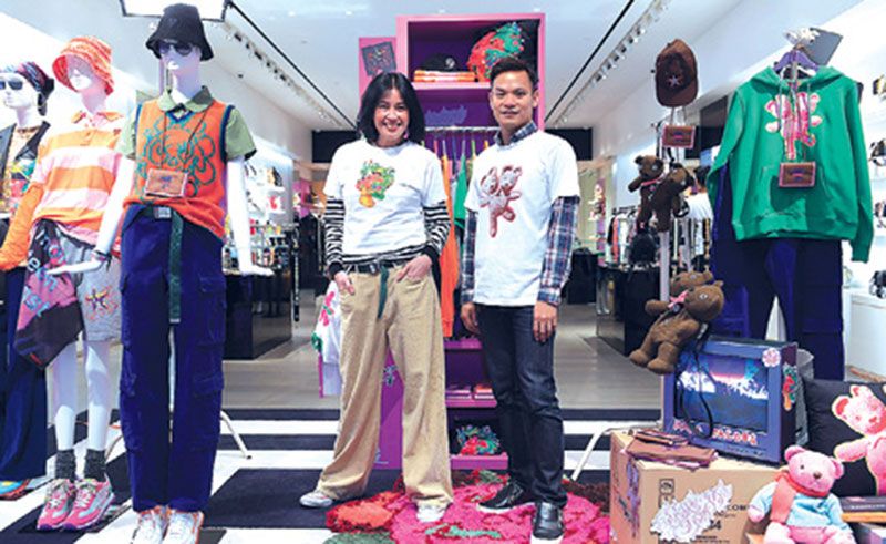 มาร์ค เจคอบส์ เปิดตัวเสื้อผ้าไลน์ใหม่ ไร้ข้อจำกัดทางเพศ  กนกพร โลศิริ และ พรเดช จันทวานิช