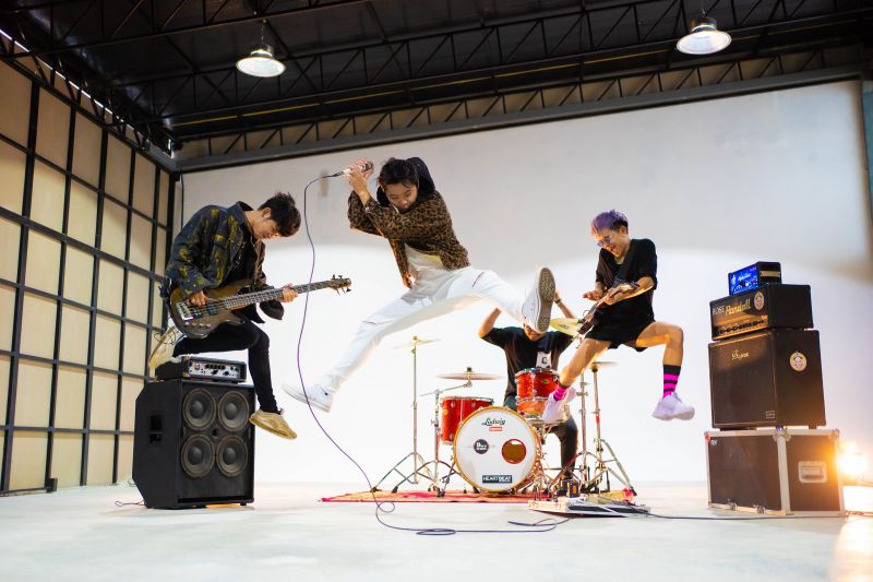 วง 'น้ำแข็งไส'รวมพลคนเบื้องหลังยอดวิวพันล้าน...วิว ขนประสบการณ์ชีวิตแต่งเพลง'กว่าจะเข้าใจ'