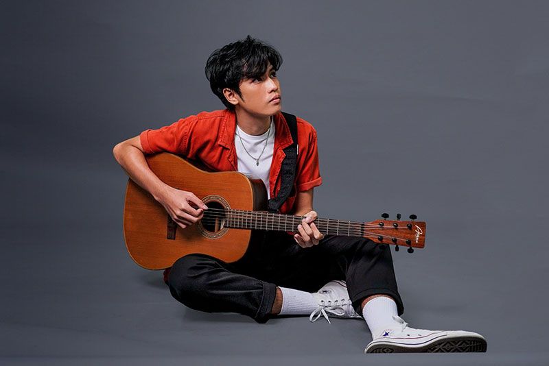 ‘จีนี่ เรคคอร์ดส’ เปิดตัวน้องใหม่ ‘โจอี้-ภูวศิษฐ์’ ก้าวแรกของการล่าฝันกับเพลง ‘ดวงเดือน’