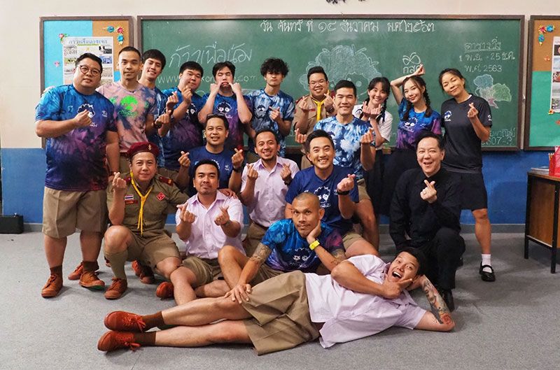 3 หนุ่ม‘เก้า-กลอง-โดม’วง BAD BABOON โชว์ดนตรีสด พร้อมร่วมบริจาค 50,000 บาท ให้โครงการก้าวคนละก้าว