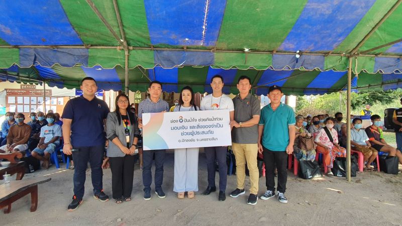 'ผู้ประกาศข่าวช่อง 8'แท็คทีมนำของบริจาคไปช่วยผู้เดือดร้อนน้ำท่วม