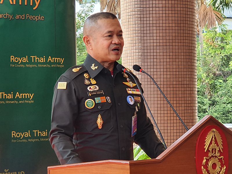 พระมหากษัตริย์คือ‘จอมทัพไทย’  ผบ.ทบ.ปลุกทหาร  ปัดแนวคิดสาธารณรัฐ-ไม่มีในหัว