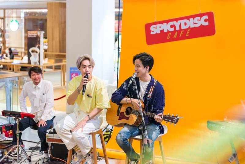 ‘สไปร์ซซี่ดิสก์ คาเฟ่’ ส่งความสนุกปลายปี ประเดิม ‘ว่าน-รูฟท็อป’
