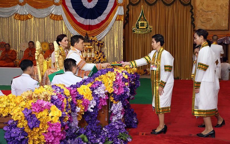 'ในหลวง-พระราชินี'พระราชทานปริญญาบัตร มหาวิทยาลัยสุโขทัยธรรมาธิราช