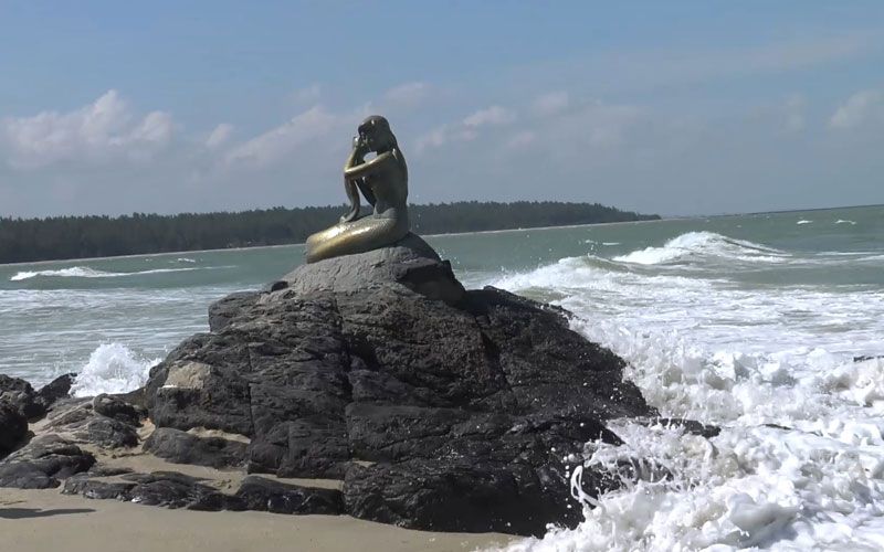 หาดสมิหลา'สงขลา'คลื่นลมแรง หวั่นกระทบนางเงือกทอง