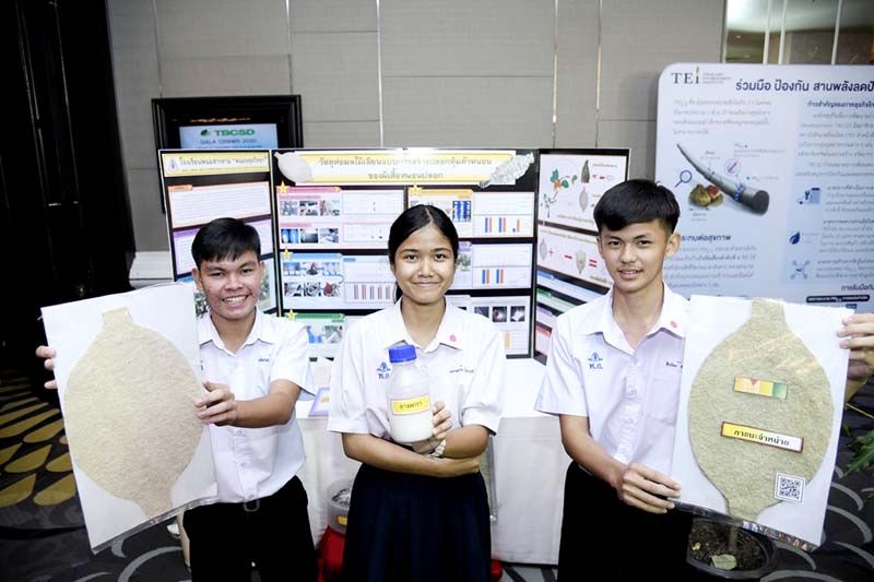 กระทบไหล่เด็กไทยไอเดียเจ๋ง!  คิดค้นนวัตกรรมห่อผลไม้จากวัสดุธรรมชาติ