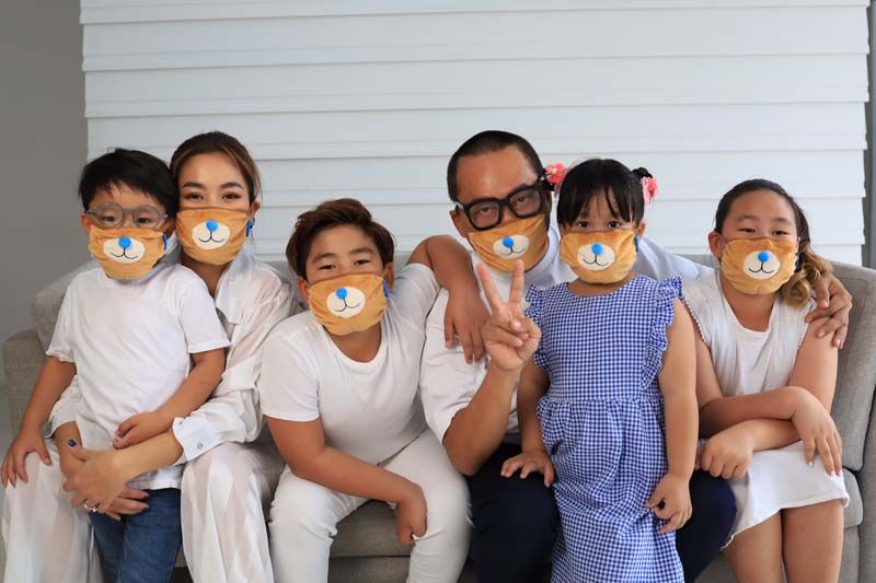 ‘พ่อเปิ้ล-แม่จูน’ แท็กทีม‘แม่โบว์-น้องมะลิ’ เชิญชวนสนับสนุนหน้ากากหมีเท็ดดี้บลู