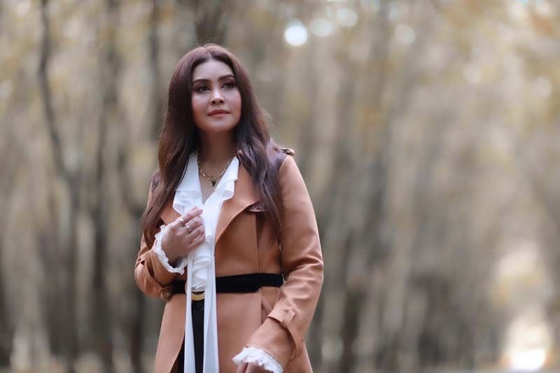 ‘รัชนก ศรีโลพันธุ์’ส่งซิงเกิ้ลใหม่‘ชีวิตแขวนบนความเศร้า’