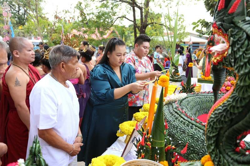 ‘กระต่าย อาร์สยาม,ดรีม-กันตดนัย’ ร่วมงานบุญถวายอภิมหาบายศรีพญานาคราช‘ปู่อือลือ’
