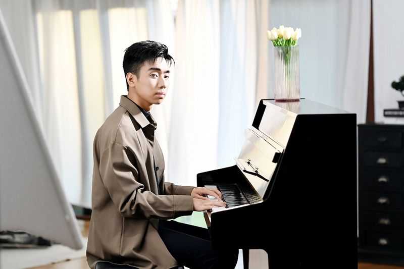 ‘TIM RoseSound’ หนุ่มนักเรียนดนตรี โชว์ฝีมือร้องเล่นเพลง ‘ดอกไม้ของฉัน’  ดึงพระเอกดัง ‘นิว-วงศกร’ ถ่ายทอดเอ็มวีสุดเศร้าน้ำตาท่วมจอ