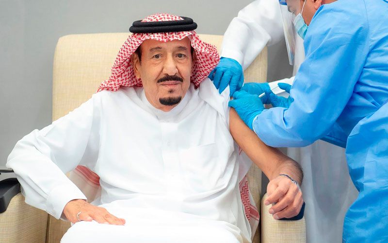 'กษัตริย์ซาอุฯ'รับการถวายฉีดวัคซีนโควิด-19 รัฐลุยซื้อเร่งฉีดให้ประชาชน