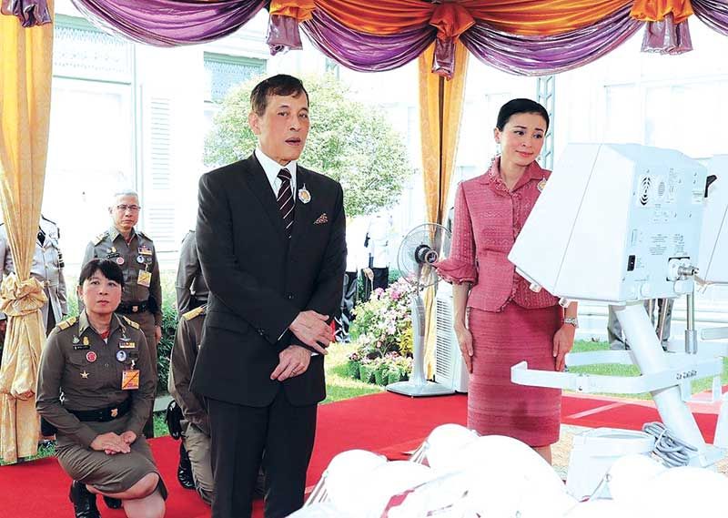 ในหลวง-พระราชินี ทรงห่วงใย วิกฤติโควิด-19 ระบาดระลอกใหม่  พระราชทานอุปกรณ์การแพทย์เพิ่มเติม ด้วยพระราชทรัพย์ส่วนพระองค์