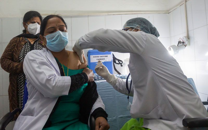 'อินเดีย'พบผู้รับวัคซีนโควิด-19  มีอาการไม่พึงประสงค์กว่า400ราย