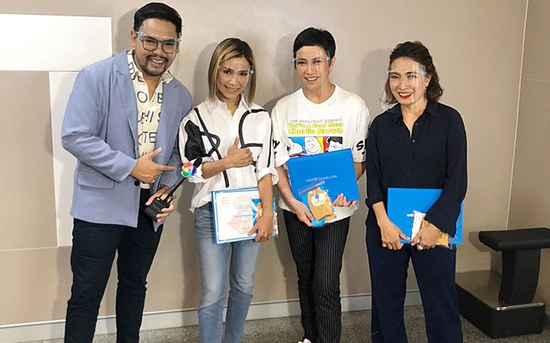 'สด ๆ บทไม่มีฯ'พาชมงาน เดอะ บลู คาร์เพท โชว์ ชวนศิลปิน-นักแสดง เล่าเบื้องหลังความสนุก