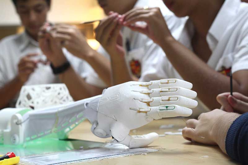 ‘BISP’กับความสำเร็จในโครงการ‘CAS’  สร้างแขนเทียมมอบเด็กหญิงวัย5ขวบใน กทม.