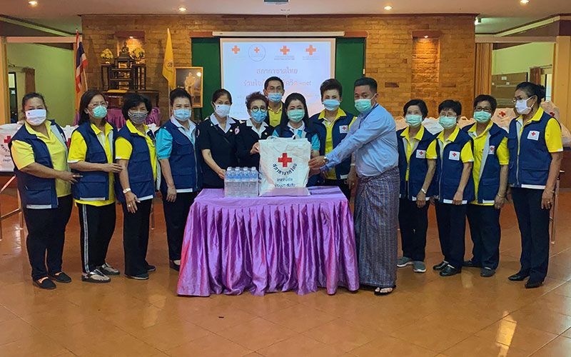 'นายกเหล่ากาชาดนนทบุรี'มอบถุงยังชีพ200ชุด บรรเทาความเดือดร้อนโควิด