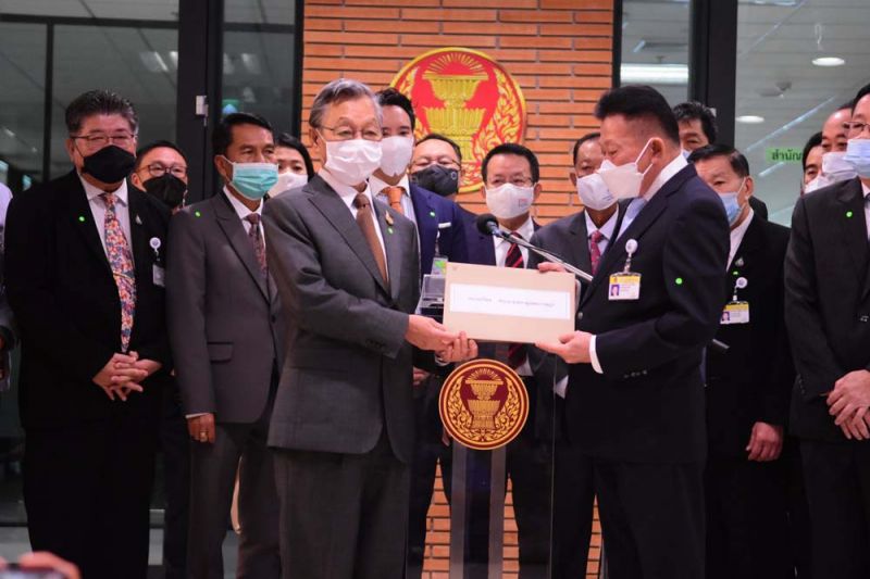 ฝ่ายค้านได้ฤกษ์ยื่นซักฟอกรบ.  10รมต.ขึ้นเขียง  ทุจริต-บริหารเหลว-โควิดลาม