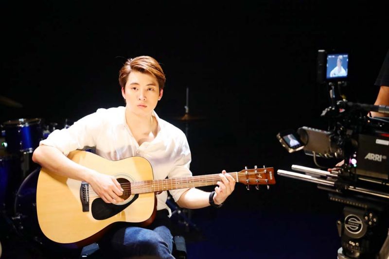 จับกีตาร์ยังเท่'มีน'โชว์หวาน'ถุงแป้ง' ในซีรีส์'สวีท ซีเคร็ท สืบสวนป่วนรัก'