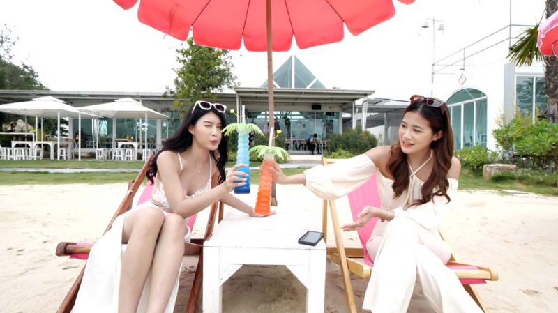 'บีม-ริสา'ประชันเซ็กซี่คาเฟ่สุดคูล แนะเทคนิคโพสเรียกไลค์ ในรายการ'CHECK IN'