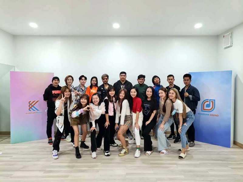 ‘คุณโก้-วรพงษ์’ บอสใหญ่ค่าย ‘ข้าวสารซาวน์-ข้าวสารมิวสิค’  ดึง ‘ศิต โมทีฟ’แชร์ประสบการณ์เพลงให้ศิลปินน้องใหม่