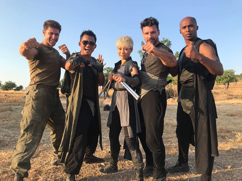 'จา พนม'นำทัพฟอร์มทีม'โคตรคนมหาประลัย'เปิดบ้านรับการมาเยือนของนักล่าจากต่างดาว