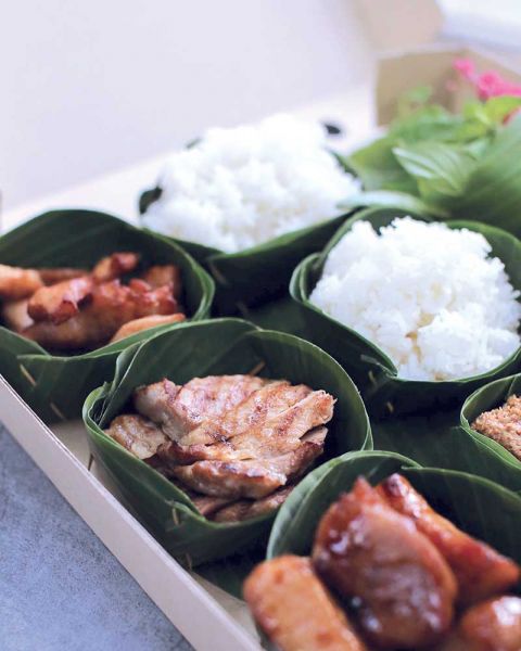 ชุดหมูแอบแซ่บ