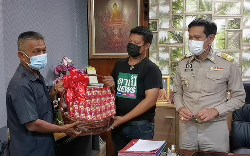 ครอบครัวหนุ่มลวงโลกกุเรื่องร่อนทองที่ราชบุรี นำกระเช้าขอโทษนักข่าว