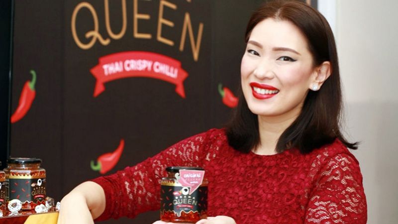 เซเลบริตี้สาวแซ่บ ‘จุฬาลักษณ์ ผลภิภม’  เปิดตัว ‘พริกคั่วกรอบสูตรปลาร้าแจ่ว’ #อยู่บ้านก็ฟินได้