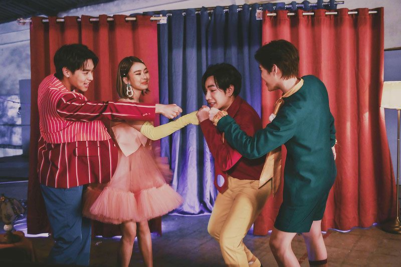 'เป๊ก-บิวกิ้น-พีพี-แพรวา'ใส่พลังเต็มที่ พร้อมโชว์มายากล ในเอ็มวีเพลง'มันดีเลย'