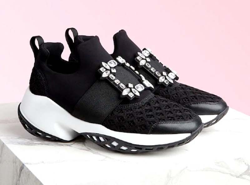 เปิดตัวสนีกเกอร์สุดหรู ‘วีฟ สเกท’  ประดับเพชร Swarovski