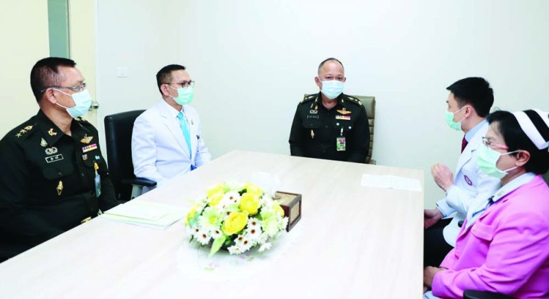 ทบ.เยี่ยมให้กำลังใจตำรวจที่บาดเจ็บขณะปฏิบัติหน้าที่ และกิจกรรม ‘จิตอาสาห่วงใย ร่วมสู้ภัยโควิด-19’