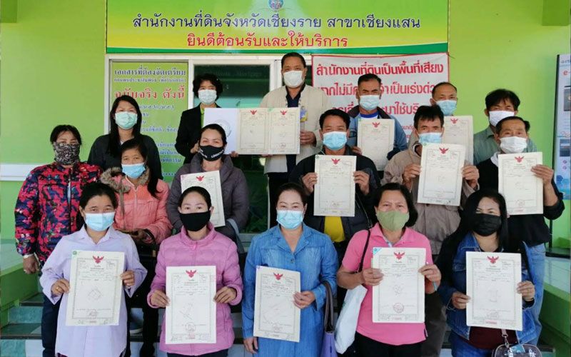ลุยแก้หนี้เกษตรกร! 'กฟก.เชียงราย'รับมอบโฉนดที่ดิน โอนตามกฎหมายกองทุนฟื้นฟูฯ