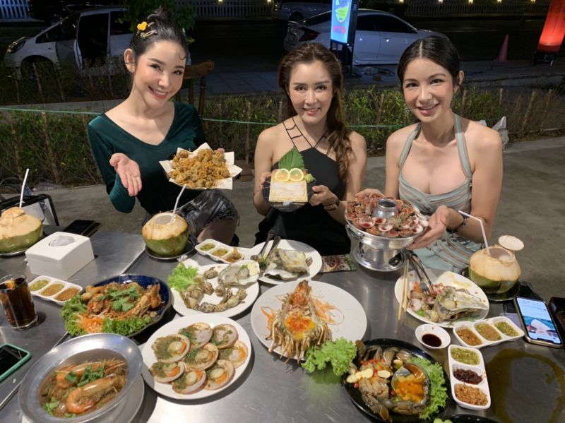 'ตุ๊กตา-ทิพวรรณ'ชวน 'หมวย-ฟิล์ม'ท้าพิสูจน์ความฉ่ำ'หอยจ๋า อร่อยจี๋'