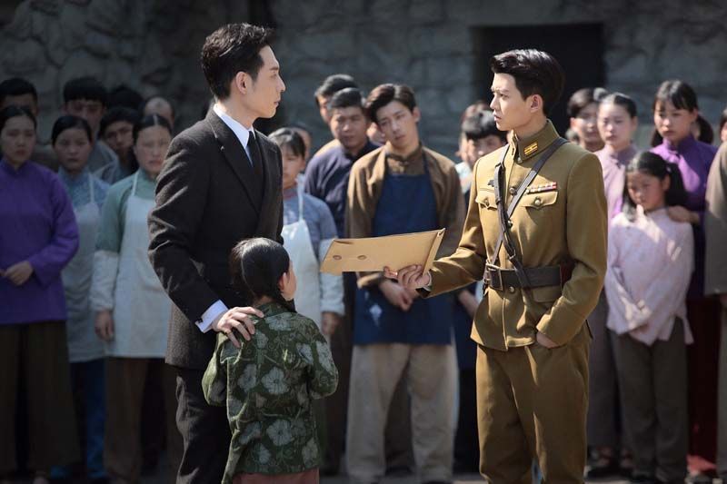 ‘เหรินเจียหลุน’ หล่อใจละลาย  ในเครื่องแบบทหารซีรี่ส์ ‘Autumn Cicada สายลับจักจั่น’