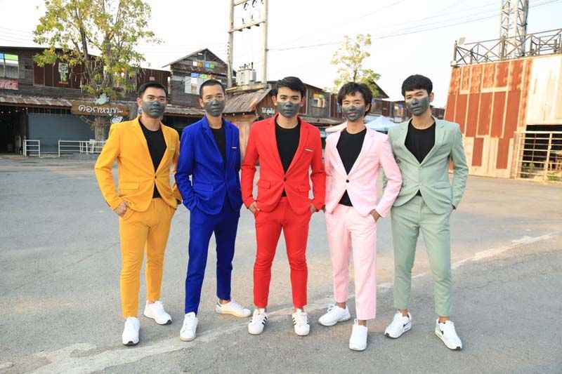 เป็นการรวมตัวของ 5 หนุ่ม กูติดยังวะ