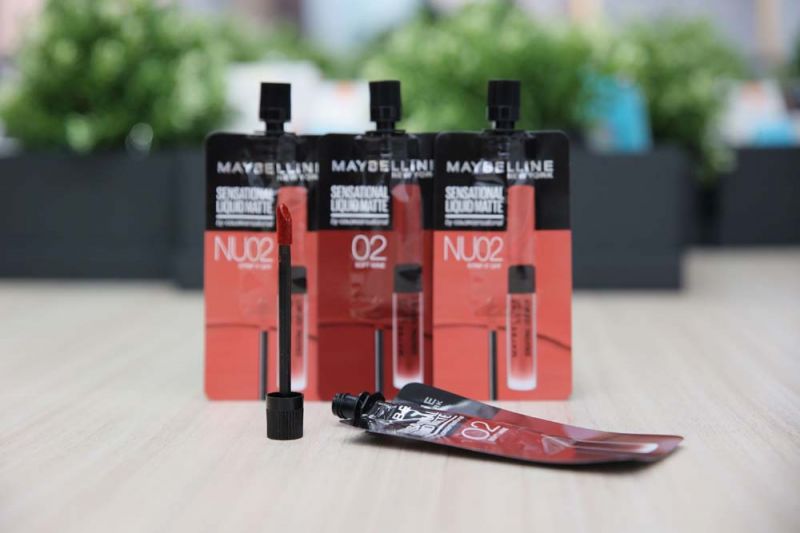 ส่งลิปสติกแบบซองแบรนด์ เมย์เบลลีน นิวยอร์ก  ปลุกตลาดเครื่องสำอางช่องทางร้านสะดวกซื้อ