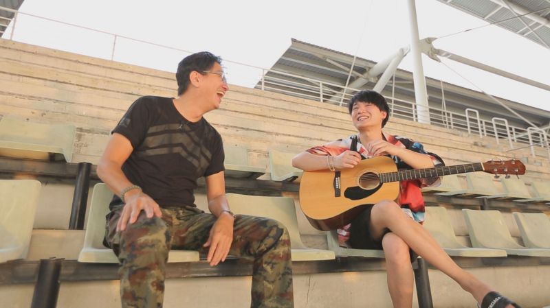 'คริส–พีรวัส'เจอ 'ดู๋ สัญญา'ครั้งแรก คุกเข่าฝากตัวเป็นศิษย์กลางรายการ 'ตามสัญญา'