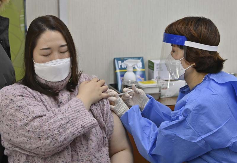 เกาหลีใต้เริ่มแล้ว ฉีดวัคซีนต้านโควิดวันแรก ‘สหรัฐ’อ่วมเชื้อกลายพันธุ์ลาม