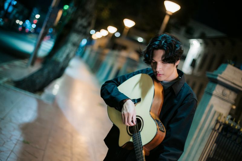 '4JUNE'จากค่าย 'HolyFox' บอกเล่าวันเวลาเก่าๆที่คิดถึงคนรัก กับ ซิงเกิลล่าสุด 'สะท้อน'