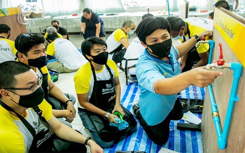 สิงห์อาสาใช้การศึกษาสู้โควิด : อาทร จันทวิมล