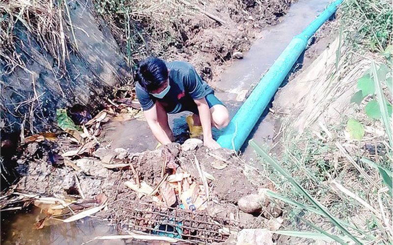 รร.อุ้มผางวิทยาคมเตรียมรับมือวิกฤตินํ้าแล้ง  ทำประปาภูเขาท่อส่งนํ้า รองรับผู้อาศัยประจำ