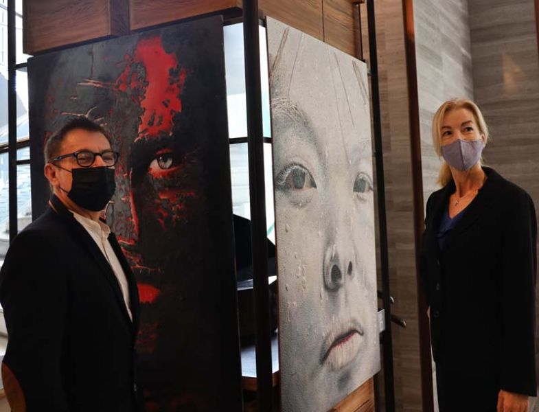 จิบชายามบ่าย พร้อมชมนิทรรศการศิลปะ  เฉลิมฉลองวันสตรีสากลตลอดเดือนมีนาคม