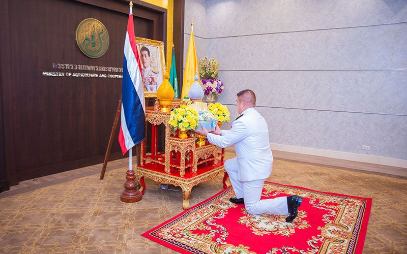 'ในหลวง'พระราชทานกระเช้าของขวัญ แก่'ร.อ.ธรรมนัส'