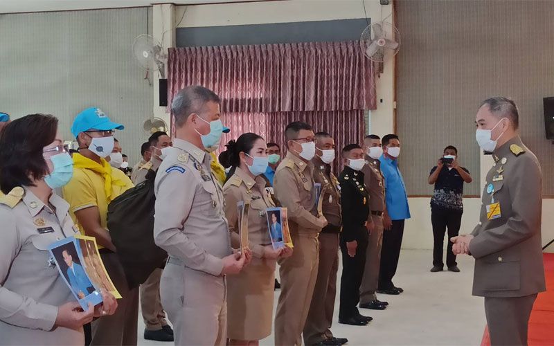 โปรดเกล้าฯให้องคมนตรี เชิญถุงพระราชทานมอบราษฎรที่ประสบวาตภัย จ.ขอนแก่น