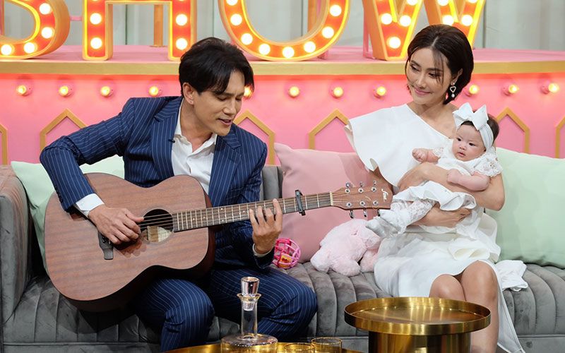 'ต๊ะ บอยสเก๊าท์'ควงภรรยาเปิดตัวลูกสาวคนแรก เผยอาการ'โคลิคเห็นผี'ลูกร้องไห้ 12 ชม.ติด?